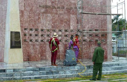 Tributo eterno a los mártires al calor de las acciones de conservación del cementerio Santa Ifigenia de Santiago de Cuba.