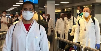 Regresa de Italia Contingente Internacional de Médicos Especializados en Situaciones de Desastres y Graves Epidemias, "Henry Reeve".