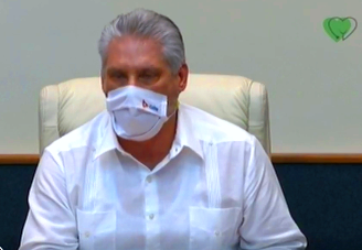 Felicita Miguel Díaz Canel a los galenos cubanos en el regreso de Italia del Contingente Internacional de Médicos Especializados en Situaciones de Desastres y Graves Epidemias, "Henry Reeve".