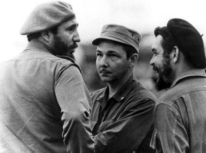 Fidel, Raúl y el Che en la lucha revolucionaria.