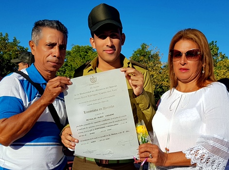 En los padres y madres se conjugan la fundamental formación de los jóvenes combatientes del MININT.