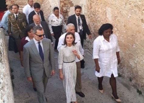 Visita de los reyes de España a Santiago de Cuba. Aquí en el Castillo San Pedro de la Roca