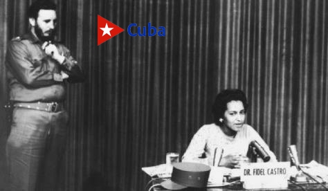 El Comandante en Jefe Fidel Castro y Marta Rojas ante la televisión cubana sobre la gesta del Moncada el 26 de julio en Santiago de Cuba.