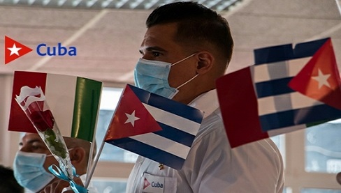 Llegada de los colaboradores cubanos de la salud procedentes de Turín, Italia. 