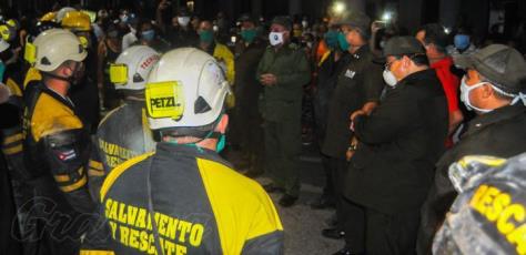 En fotos, tres horas de rescate bajo los escombros de un derrumbe en el Cerro