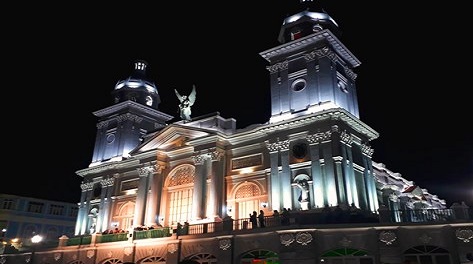 Catedral iluminada en los 505