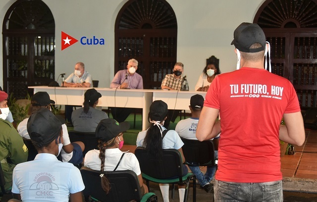 Encuentro de Díaz Canel con jóvenes de Santiago de Cuba. Intercambio abierto en el Complejo Cultural Heredia.