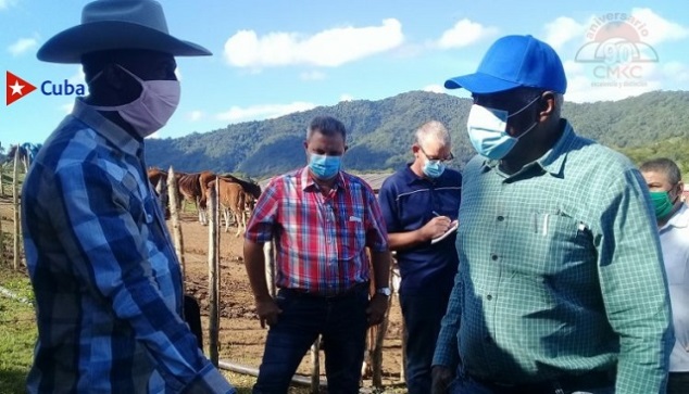 Vicepresidente cubano Salvador Valdés Mesa en el Tercer Frente.