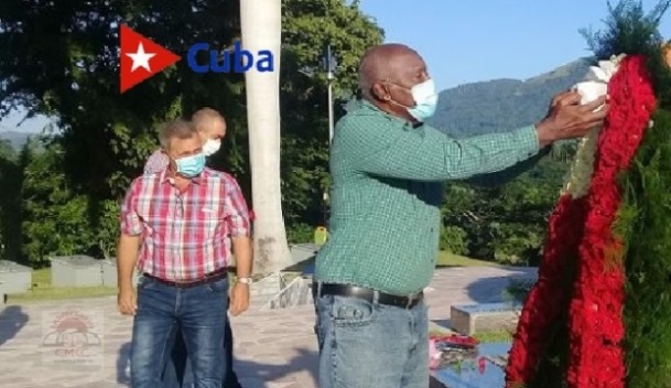 Homenaja al Comandante de la Revolución Juan Almeida Bosque, por el vicepresidente cubano Salvador Valdés Mesa en el tercer frente.